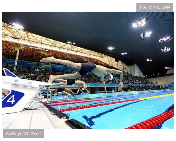 孙杨泳池里像战神，上街却像随便买菜的大叔