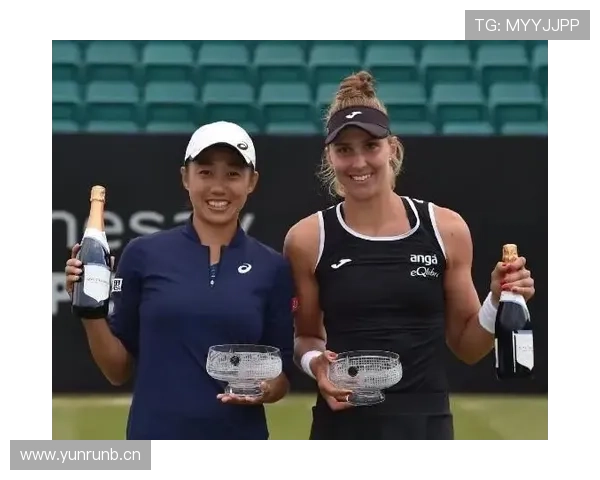 张帅训练完直接拎包去秀场，这姐活得也太爽了吧